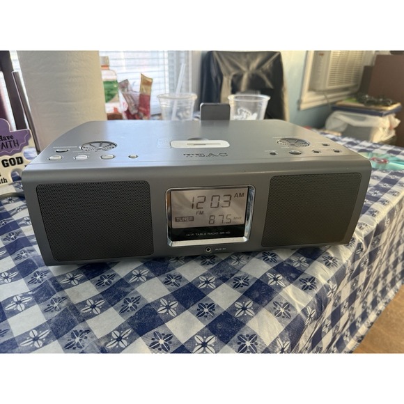 TEAC‎ GR-10i Hi-Fi Table Radio With Remote  Works Great